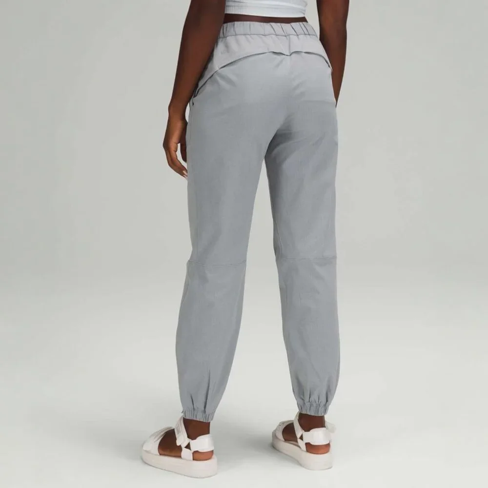 LULULEMON ESSENTIAL AFFINITY MID RISE JOGGER IN RHINO GREY SIZE 6 - Picture 2 of 8